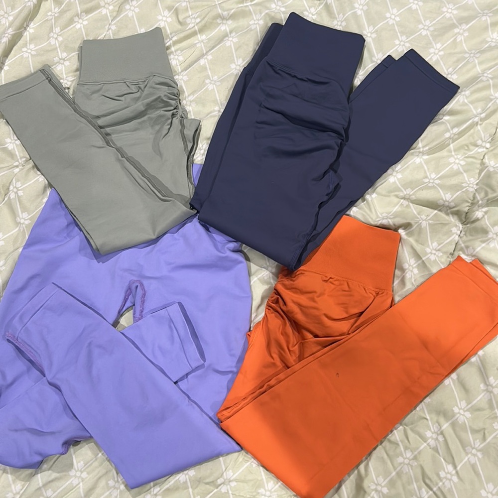4 PACK OF SHEIN DRI FIT BUTT SCRUNCH LEGGINGS/TIGHTS.      Size S